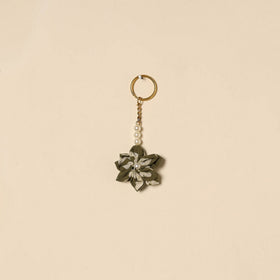 Beaded fabart flower keychain 02 - handcrafted