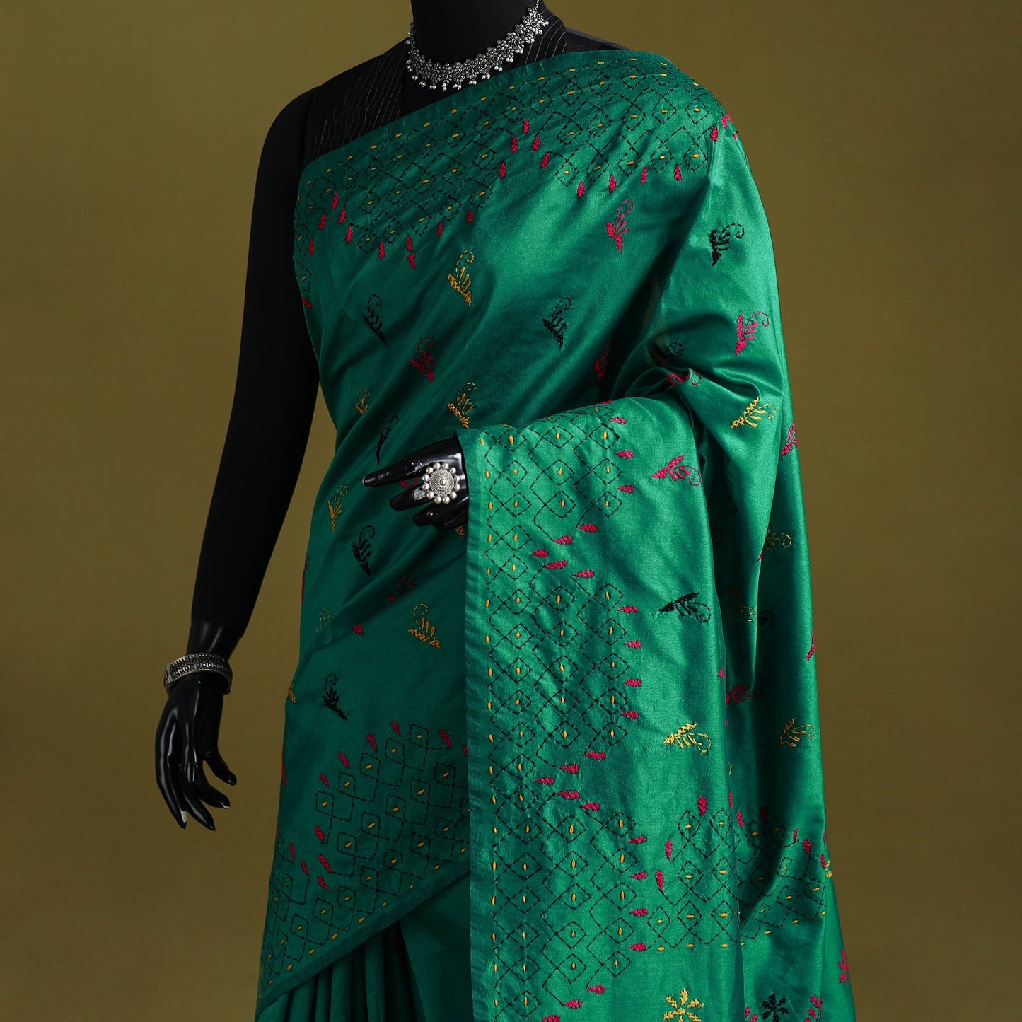 Bengal hand embroidered silk nakshi kantha saree 04