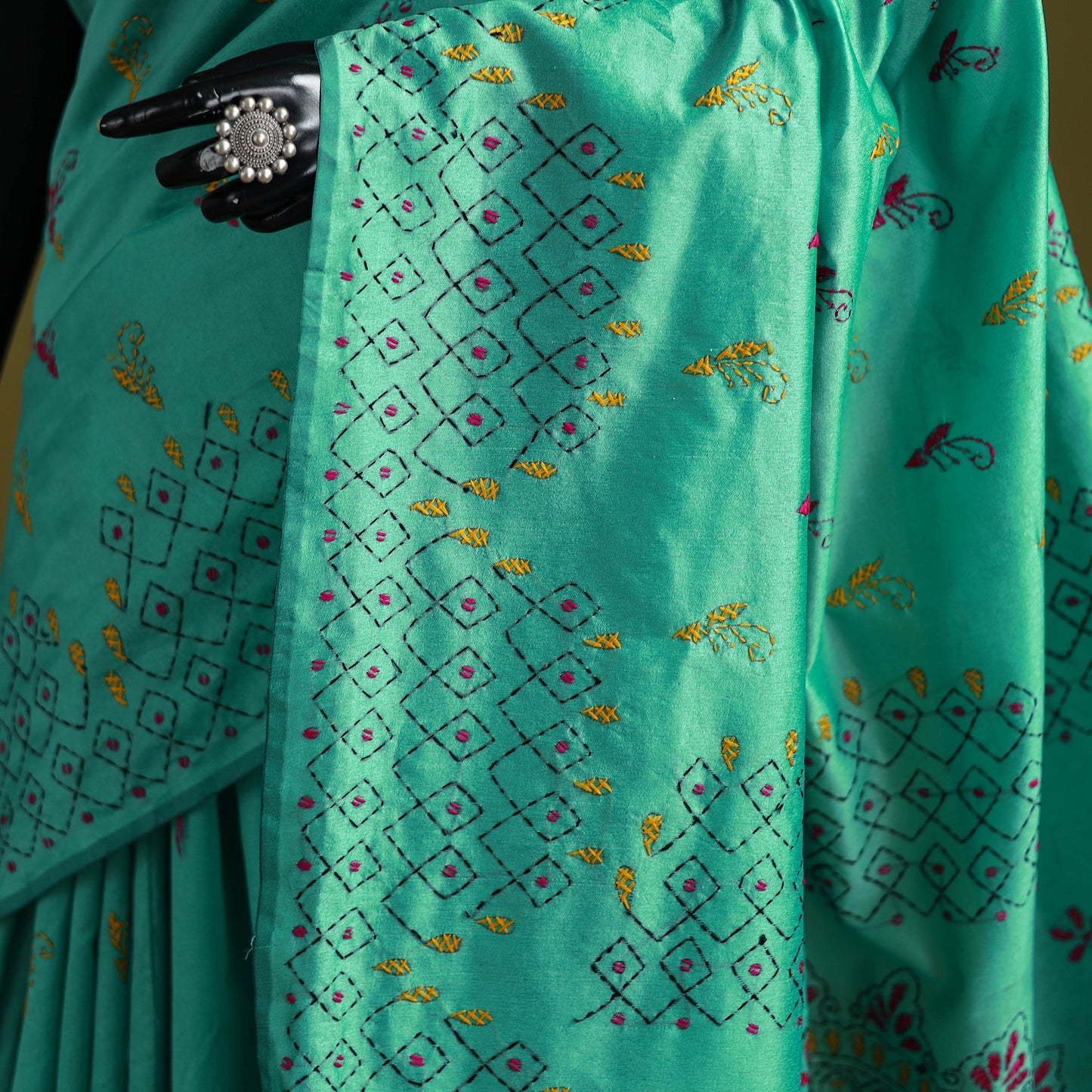 Bengal hand embroidered silk nakshi kantha saree 31