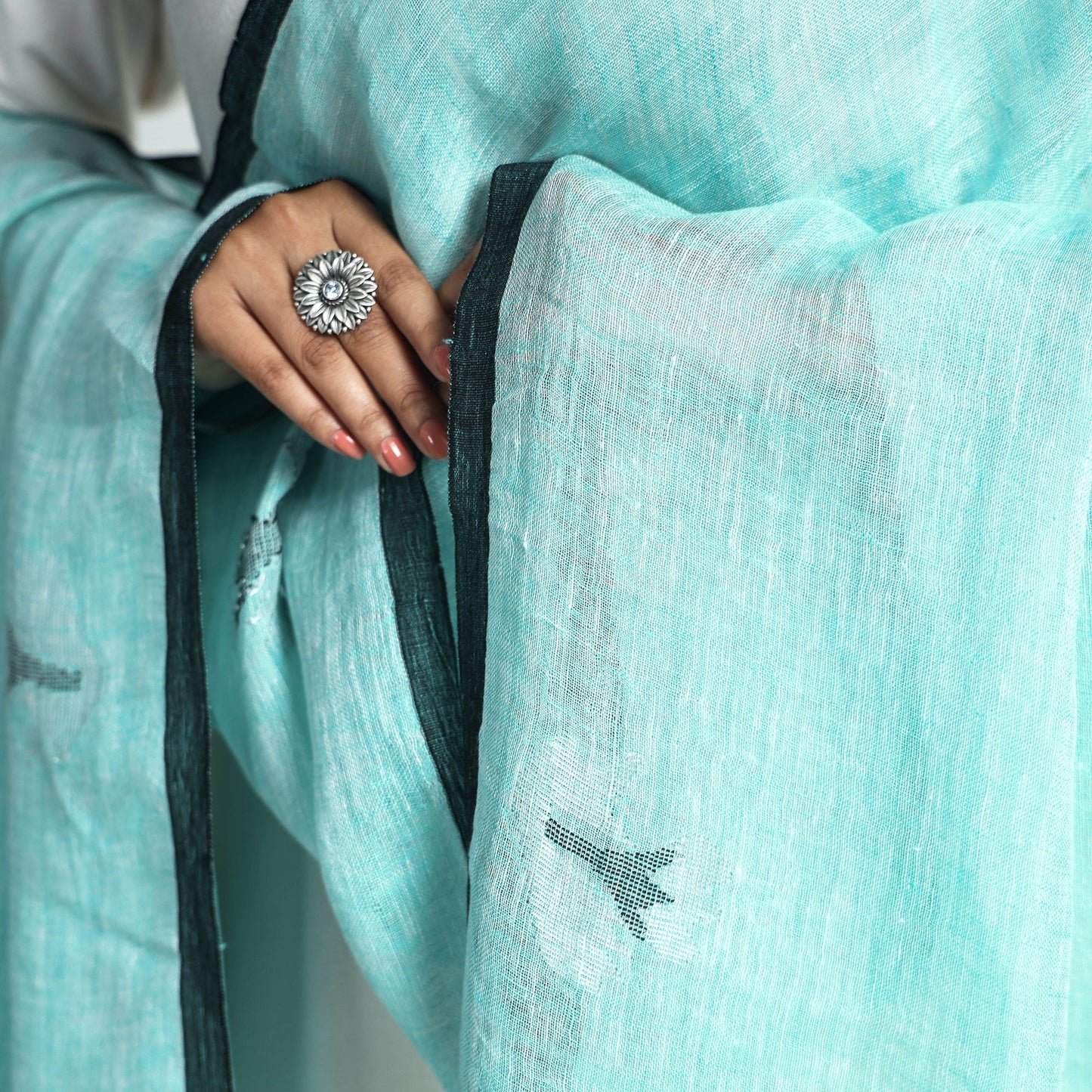  Bengal Handloom Linen Zari Buta Dupatta with Tassels 