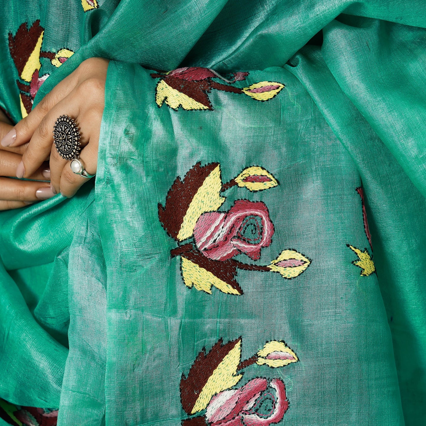 Buy Bengal Kantha Embroidery Tussar Silk Handloom Dupatta Online l iTokri.com