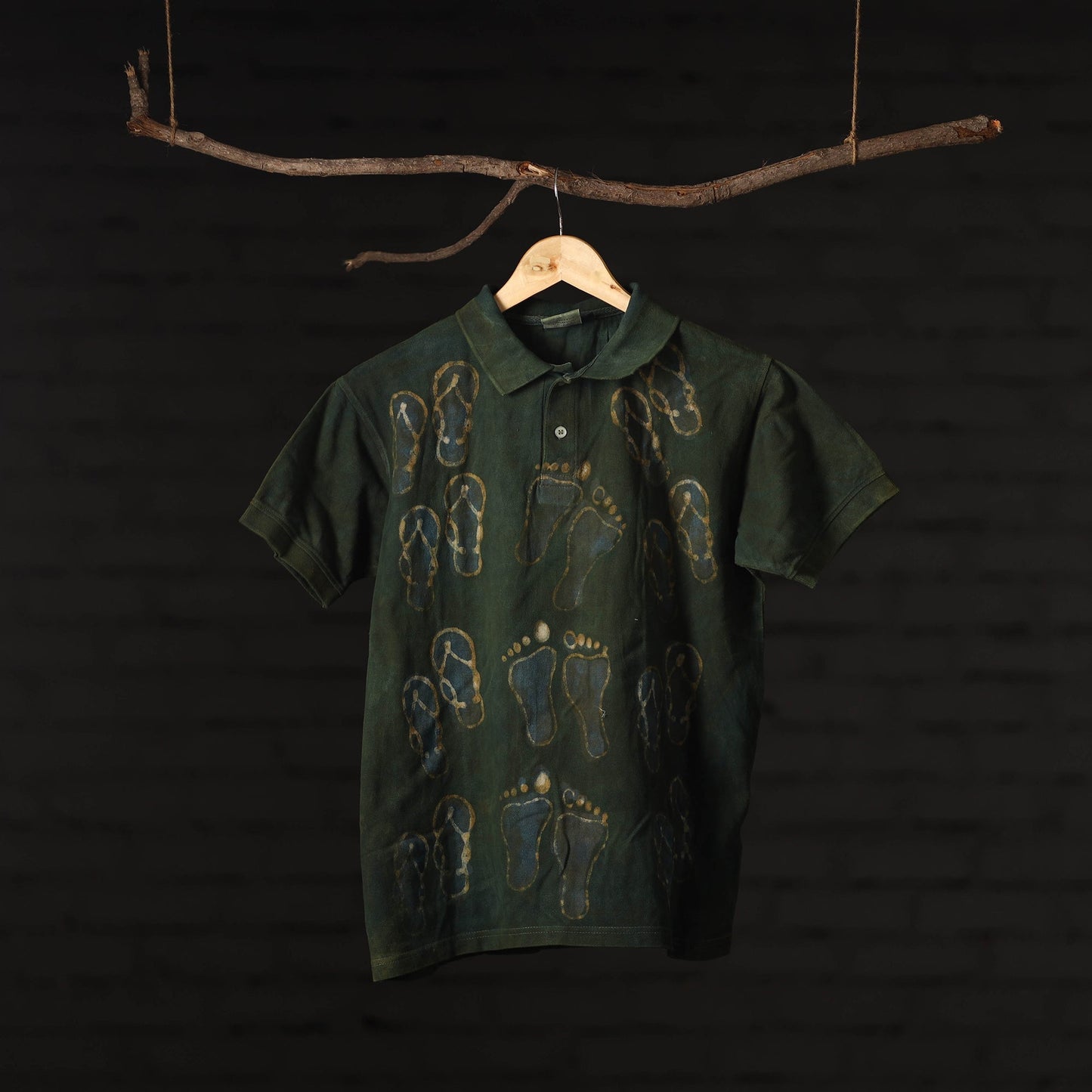 Buy Bindaas Natural Dyed Art Block Print Polo Collar T-shirt in Pure Cotton Online at iTokri.com