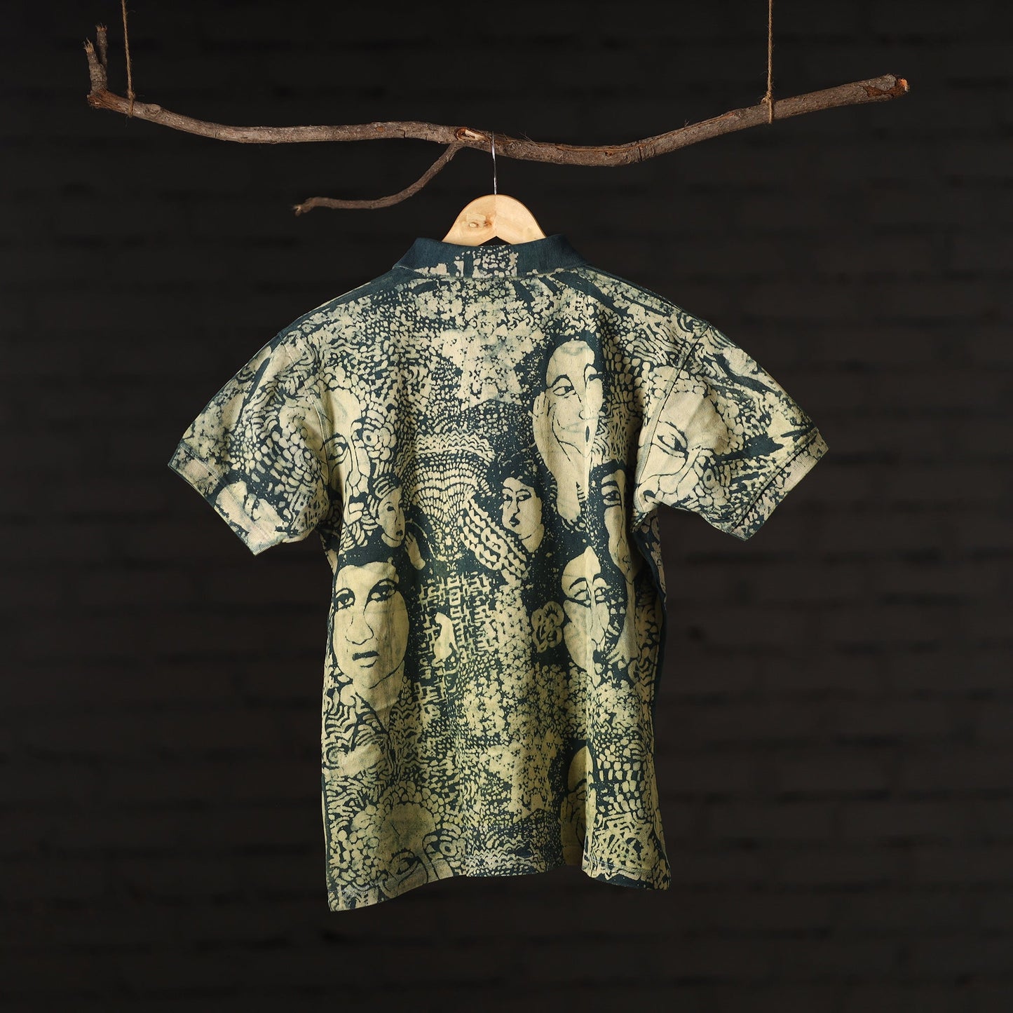 Buy Bindaas Natural Dyed Art Block Print Polo Collar T-shirt in Pure Cotton Online at iTokri.com