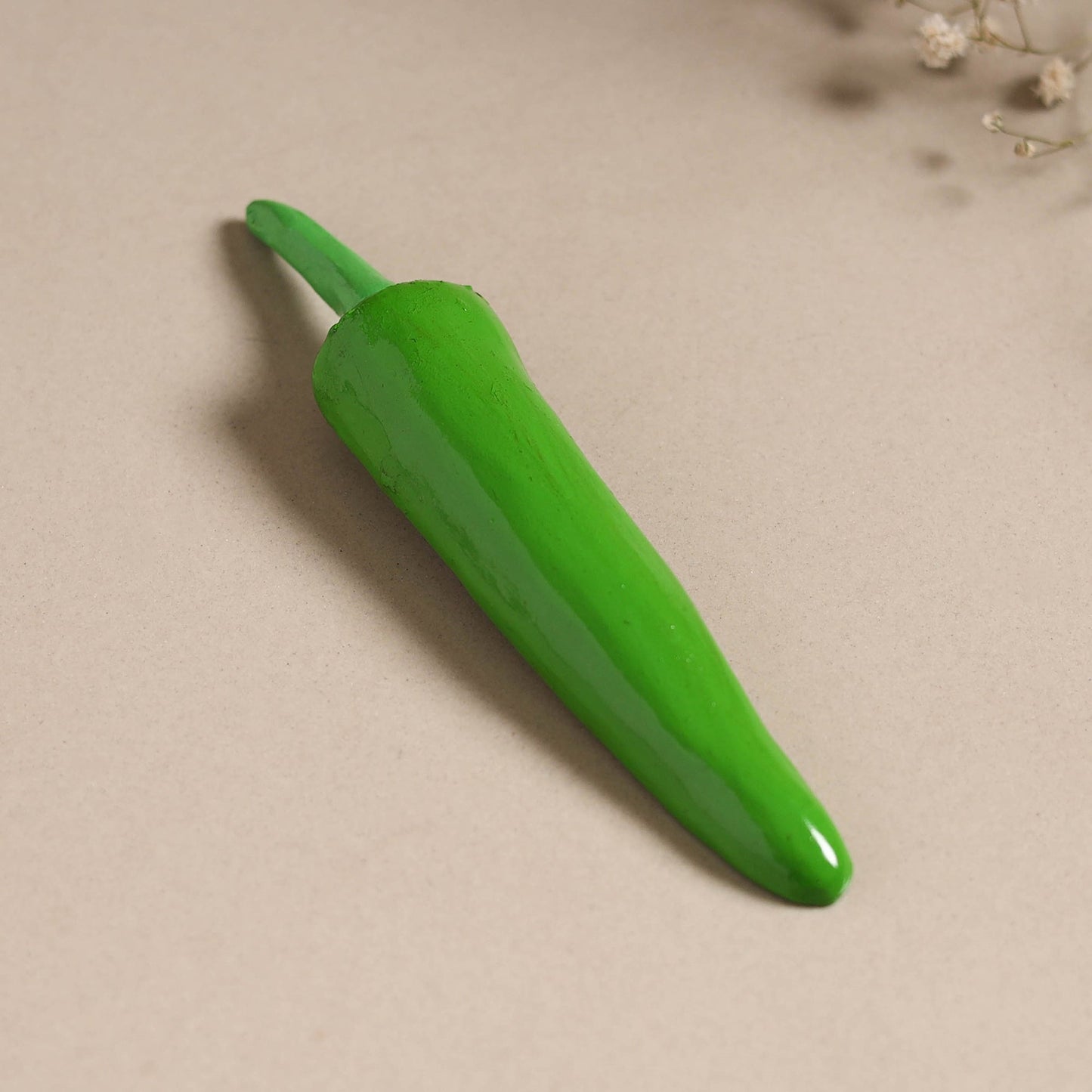 Green chilli - handpainted terracotta magnet 01