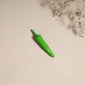 Green chilli - handpainted terracotta magnet 01