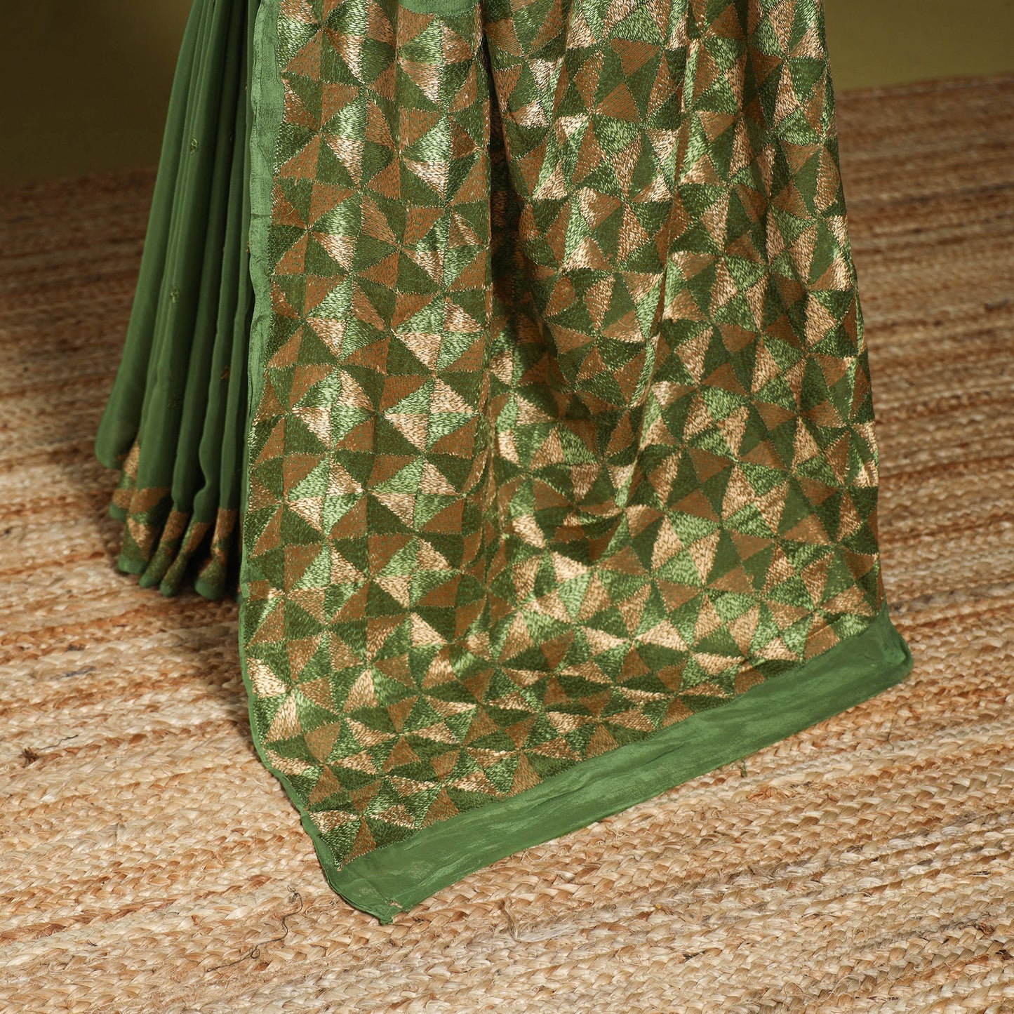 Green - chinon silk hand embroidery phulkari saree 08