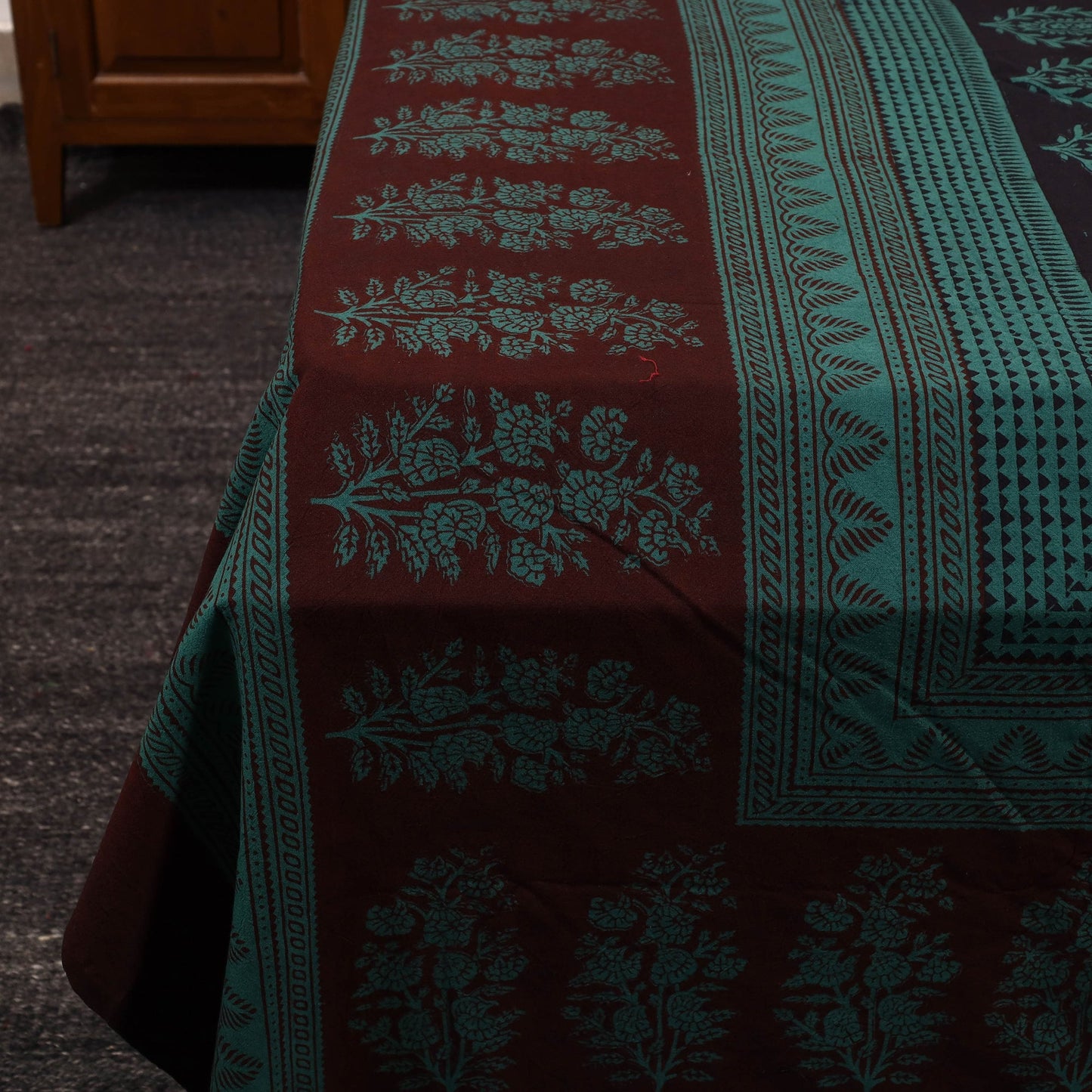 Green - cotton bagh double bedsheet with pillow covers 08