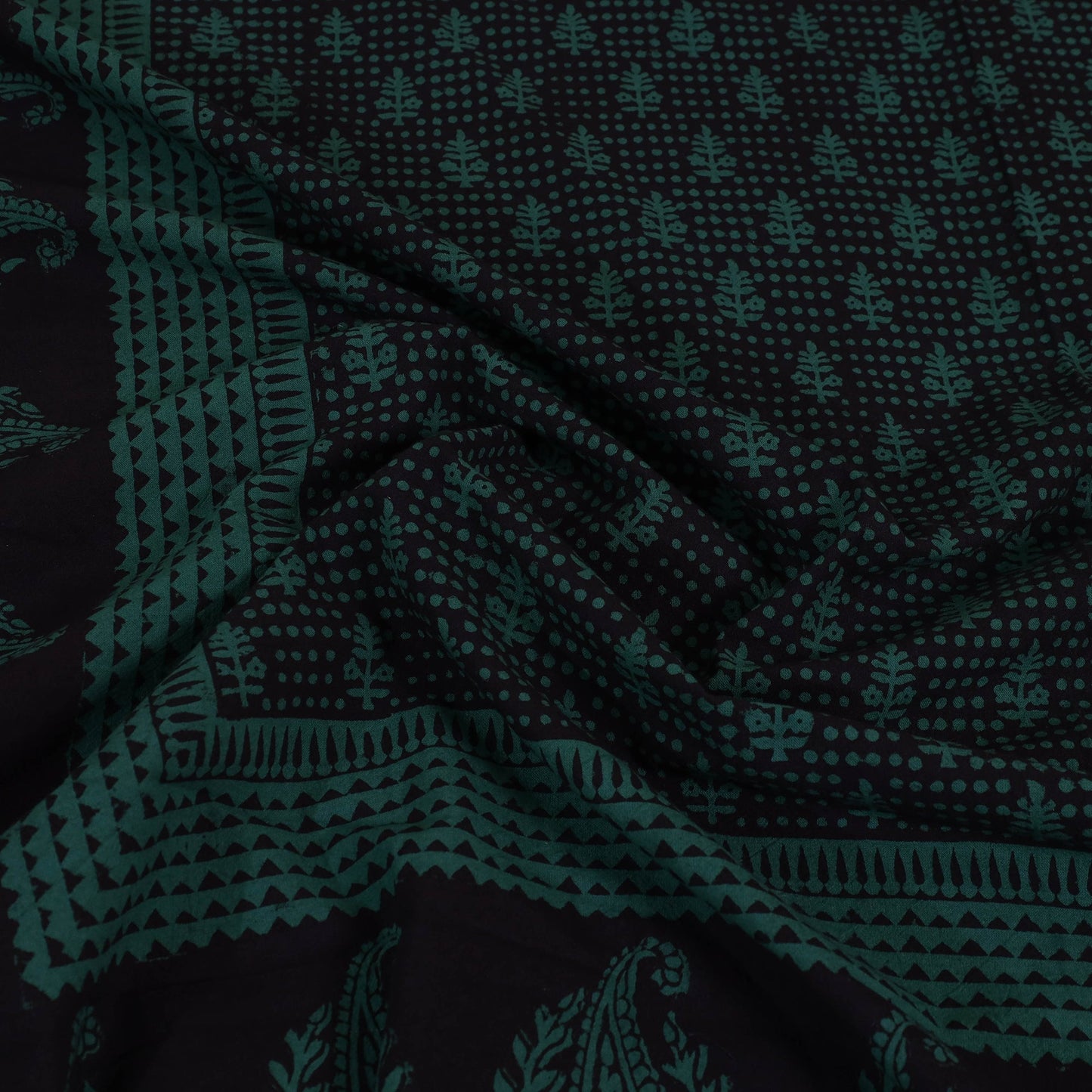 Green - cotton bagh double bedsheet with pillow covers 08