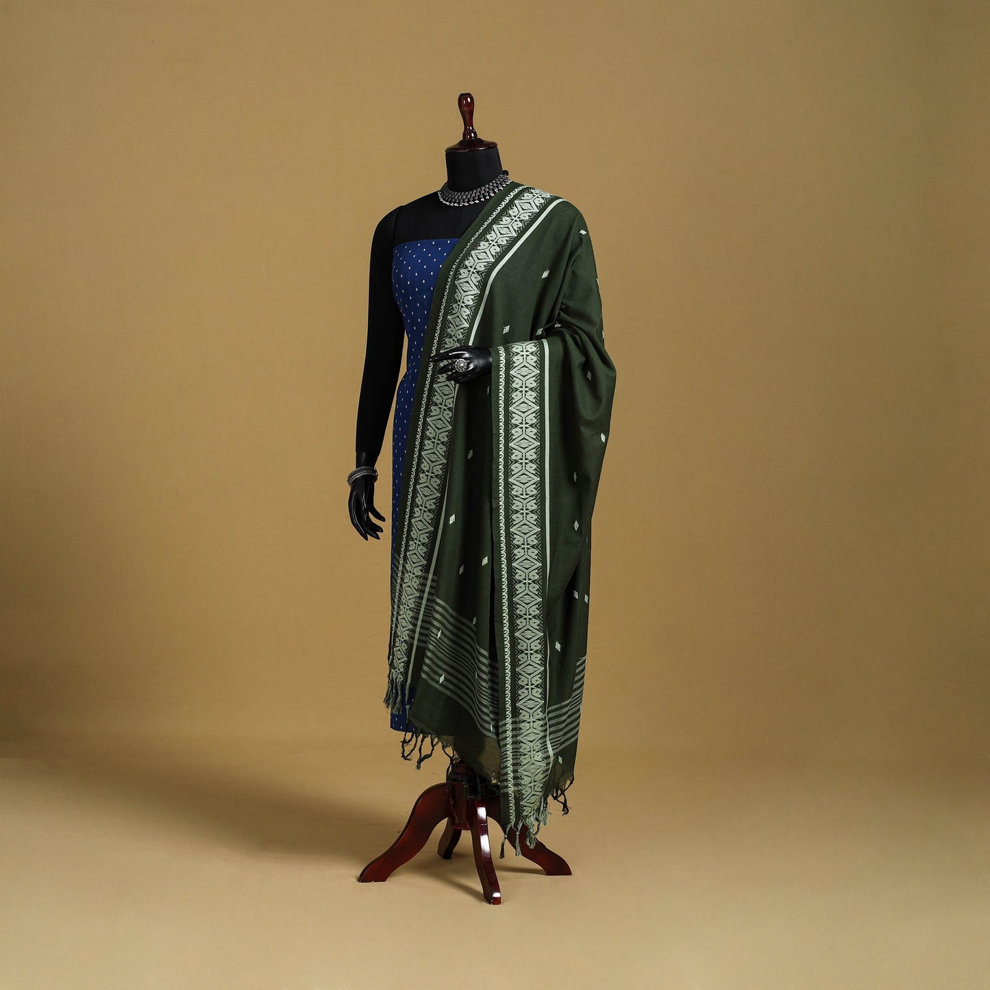 Green - cotton buti jacquard dupatta with thread border 03