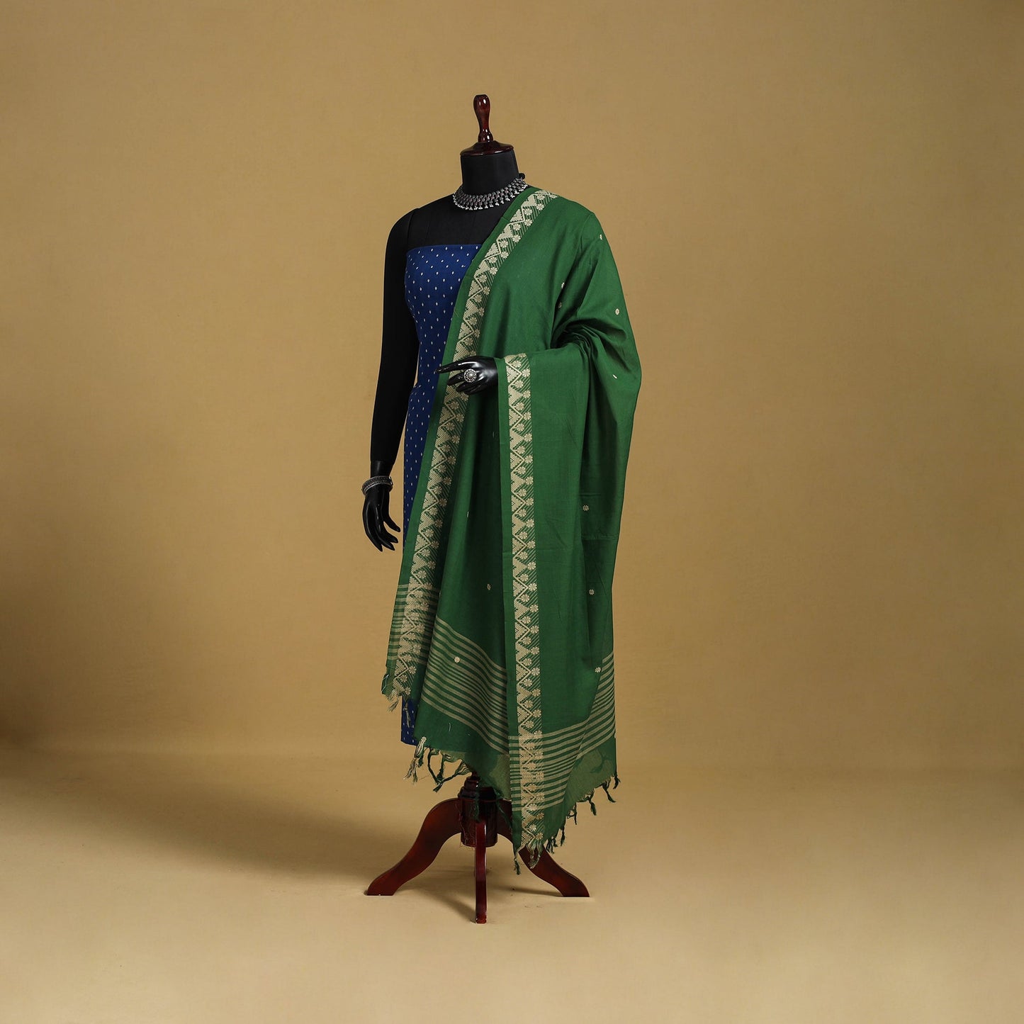 Green - cotton buti jacquard dupatta with thread border 16