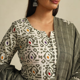 Buy Green Cotton Hand Batik Print Suit Set