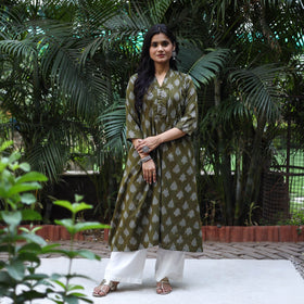 Green Cotton A-Line Pochampally Ikat Kurta for women