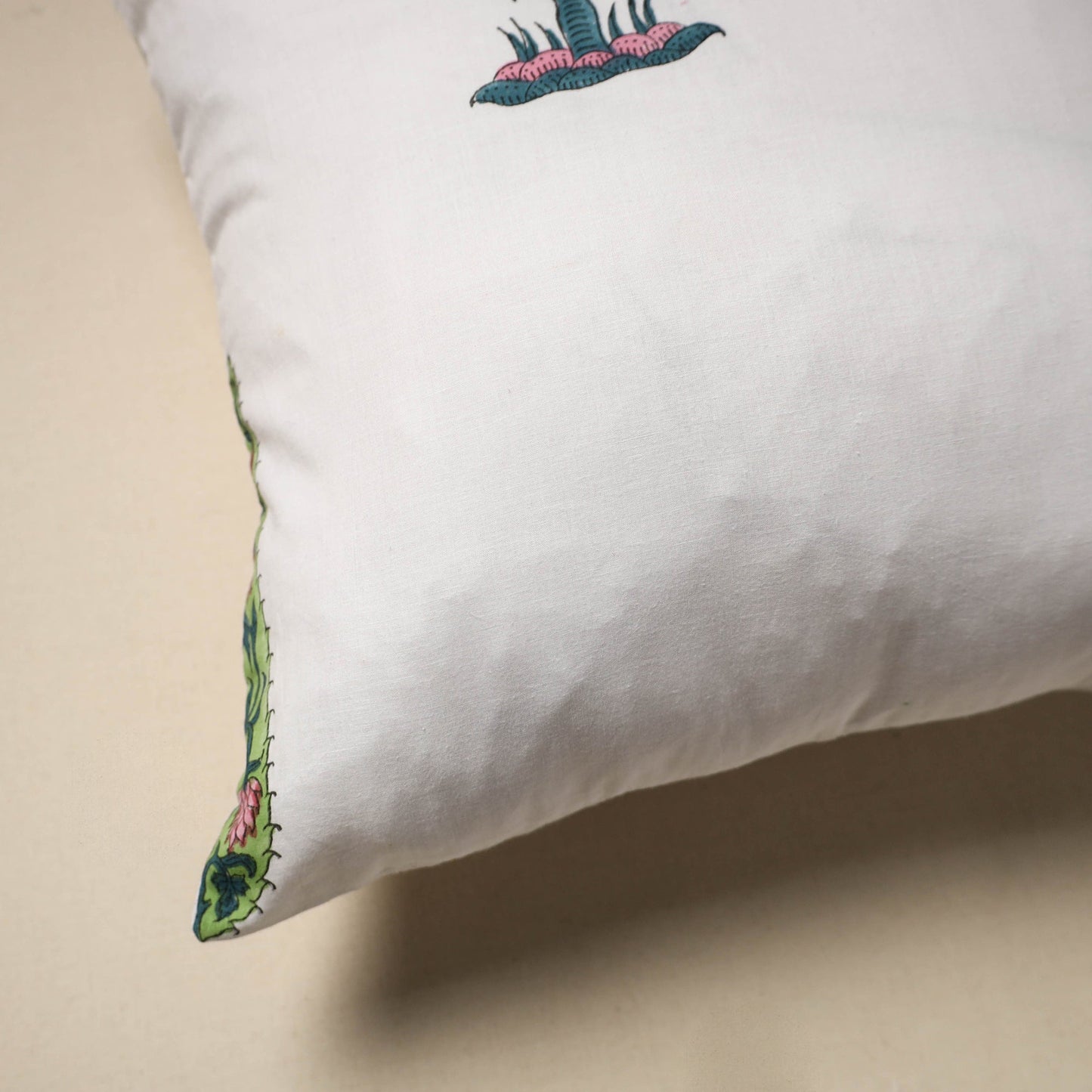 Cotton sanganeri cushion cover (16 x 16 in) 100