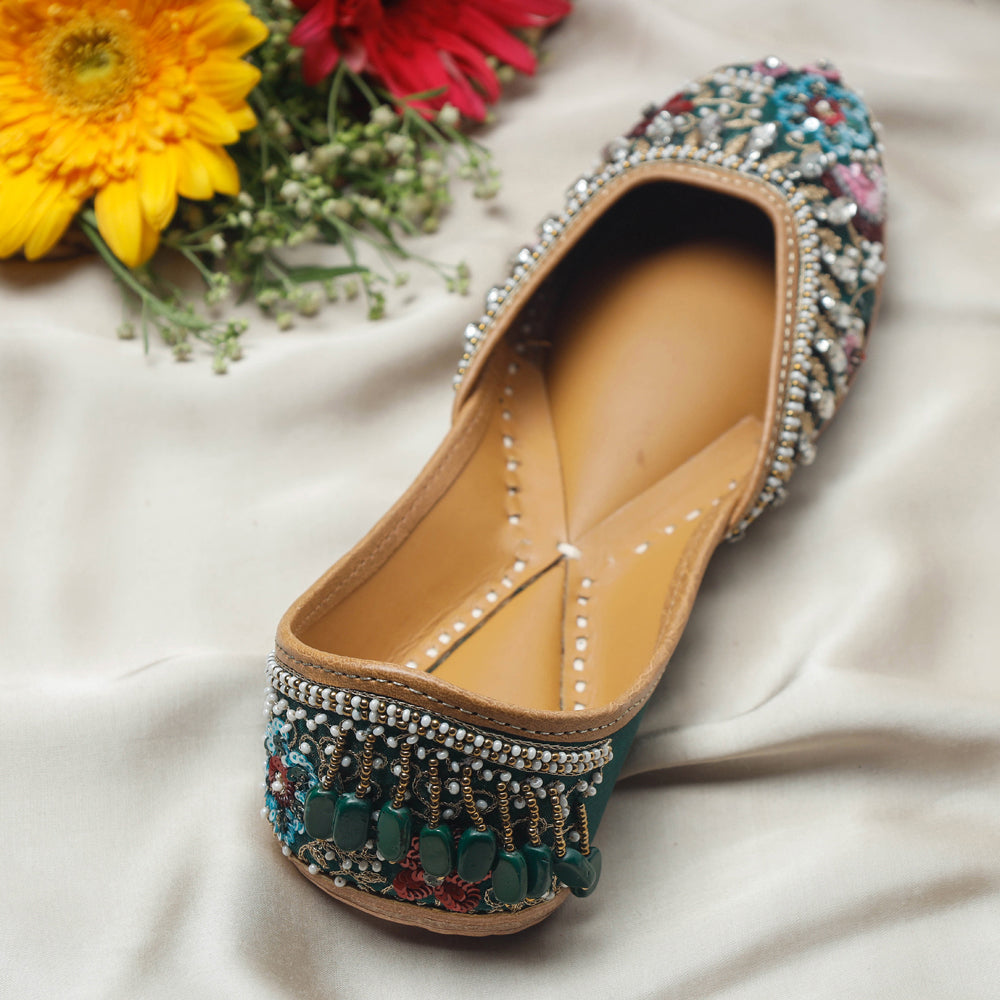 Green Handstitched Embroidered Jutti 