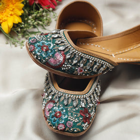 Green Handstitched Embroidered Jutti 