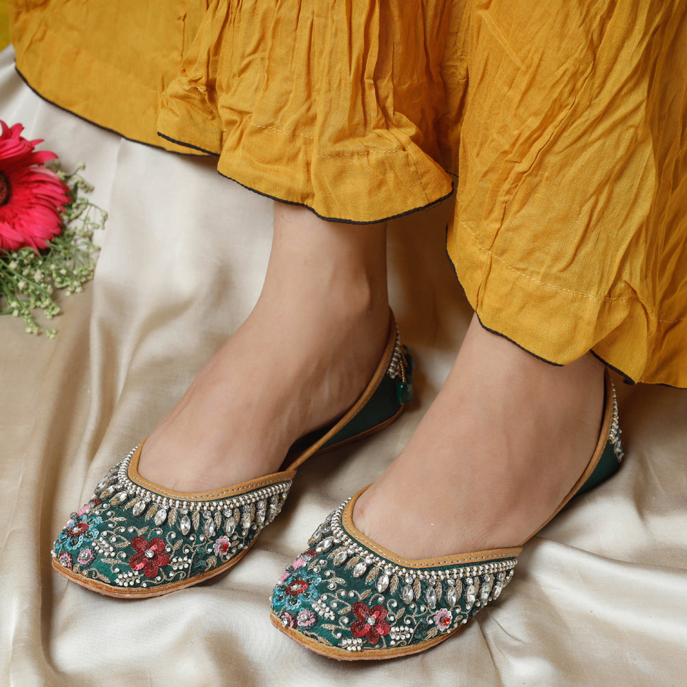 Green Handstitched Embroidered Jutti 