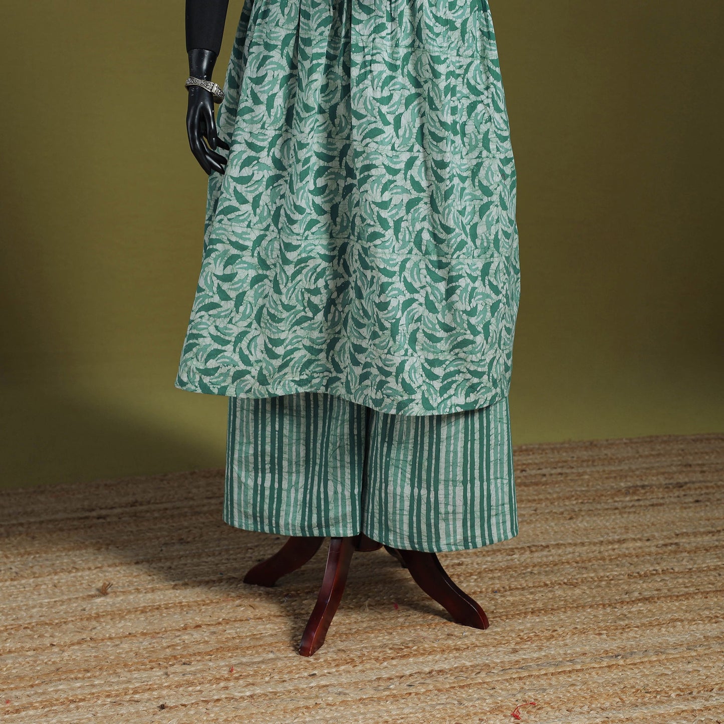 Green - flared cotton hand batik suit set (set of 2) 10