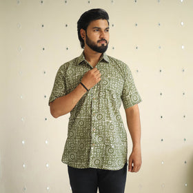 Green Half Sleeve Cotton Men Hand Batik Print Shirt