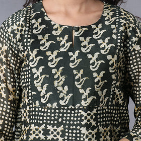 Buy Hand Batik Printing Chanderi Silk Kurta with Palazzo & Dupatta Set Online at iTokri.com