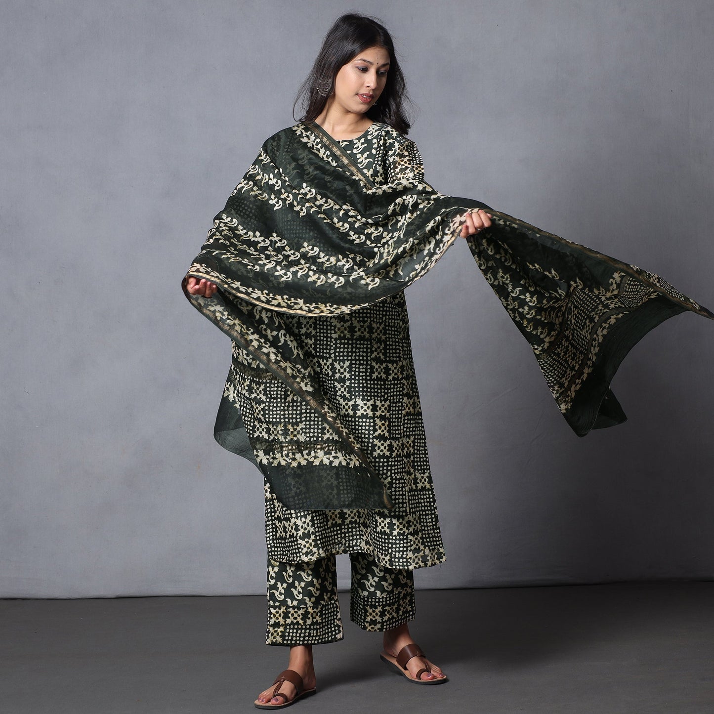 Buy Hand Batik Printing Chanderi Silk Kurta with Palazzo & Dupatta Set Online at iTokri.com