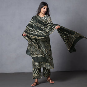Buy Hand Batik Printing Chanderi Silk Kurta with Palazzo & Dupatta Set Online at iTokri.com