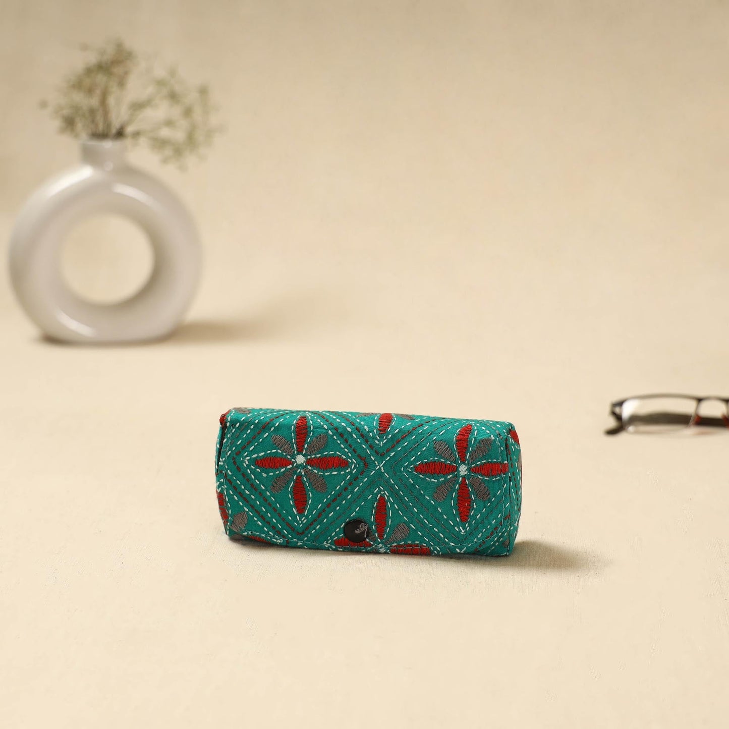 Handcrafted bengal kantha work spectacle case 22