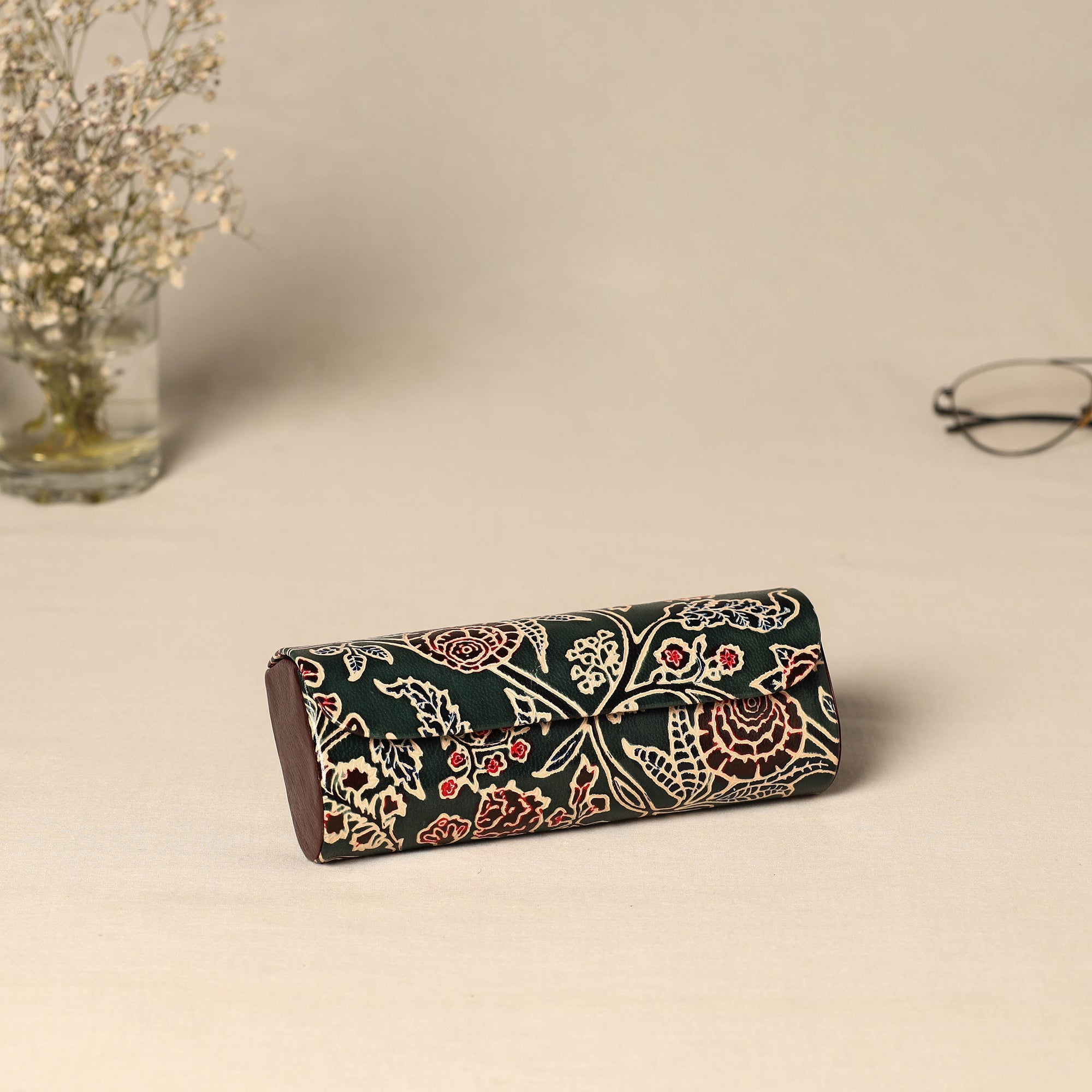 Spectacule Case Green Handcrafted Embossed Leather Spectacle Case
