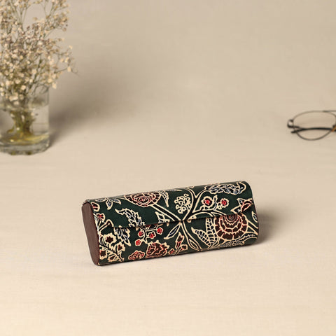 Handcrafted embossed leather spectacle case 07