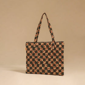 Handcrafted quilted handbag 01