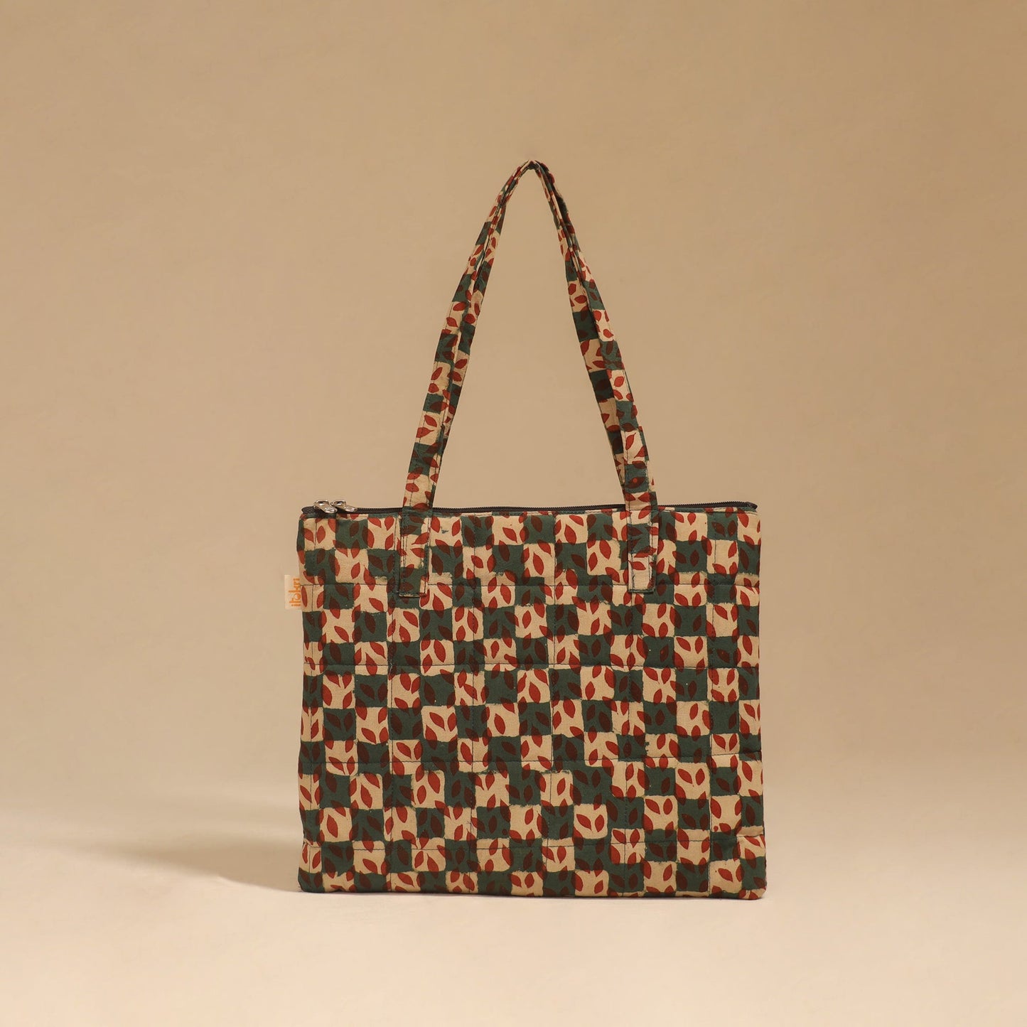 Handcrafted quilted handbag 01