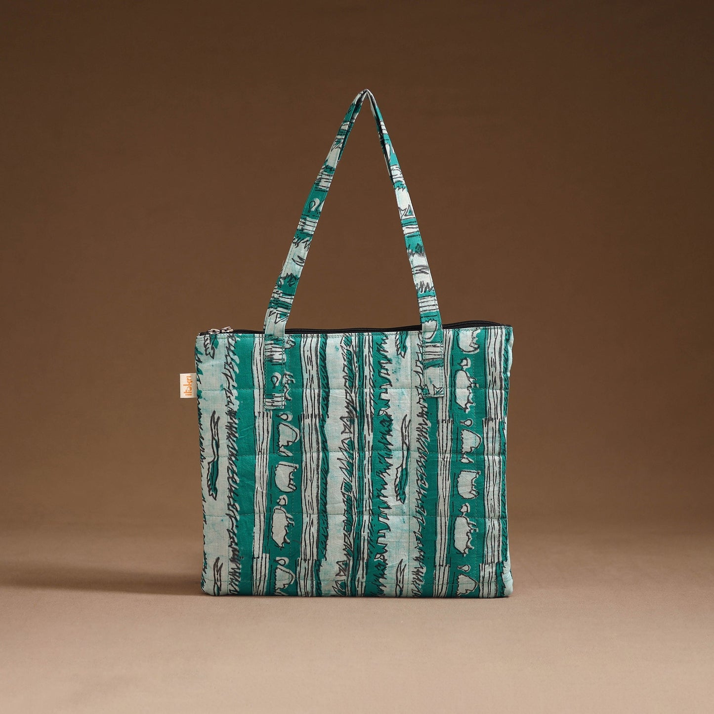 Handcrafted quilted handbag 02