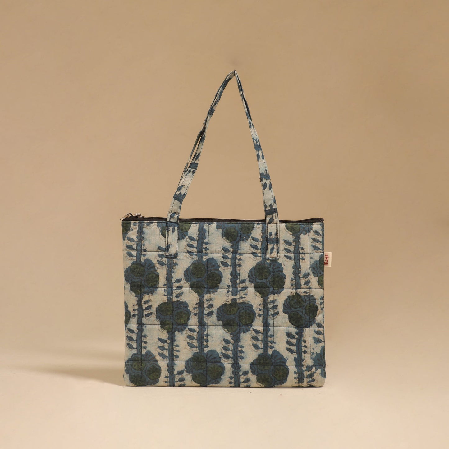 Handcrafted quilted handbag 04
