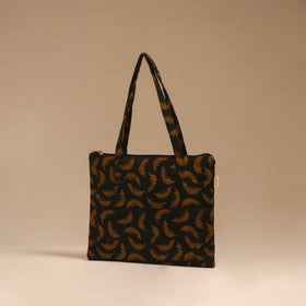 Handcrafted quilted handbag 18