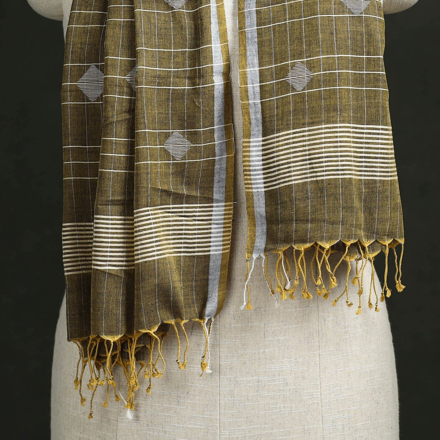 Handloom cotton burdwan jamdani stole with tassels 07
