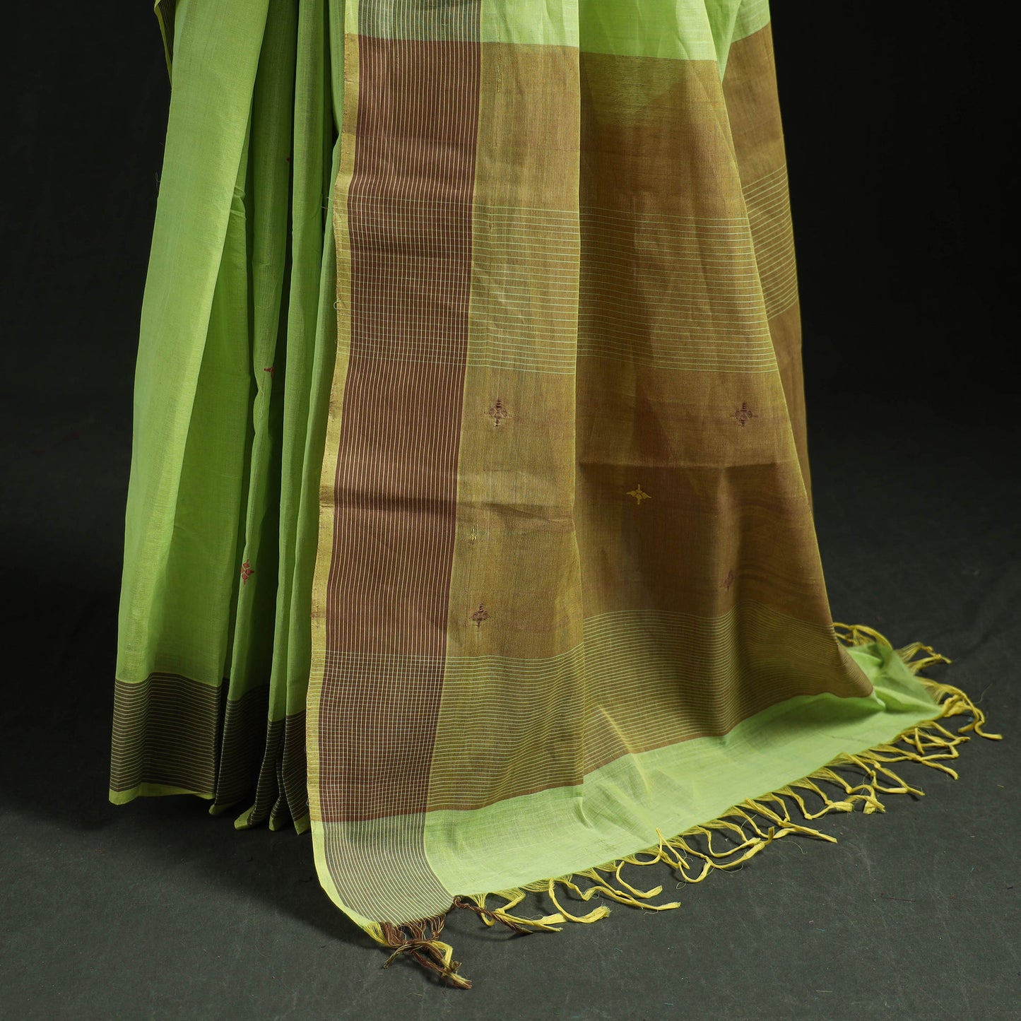 Green - handloom cotton buti srikakulam jamdani saree 04
