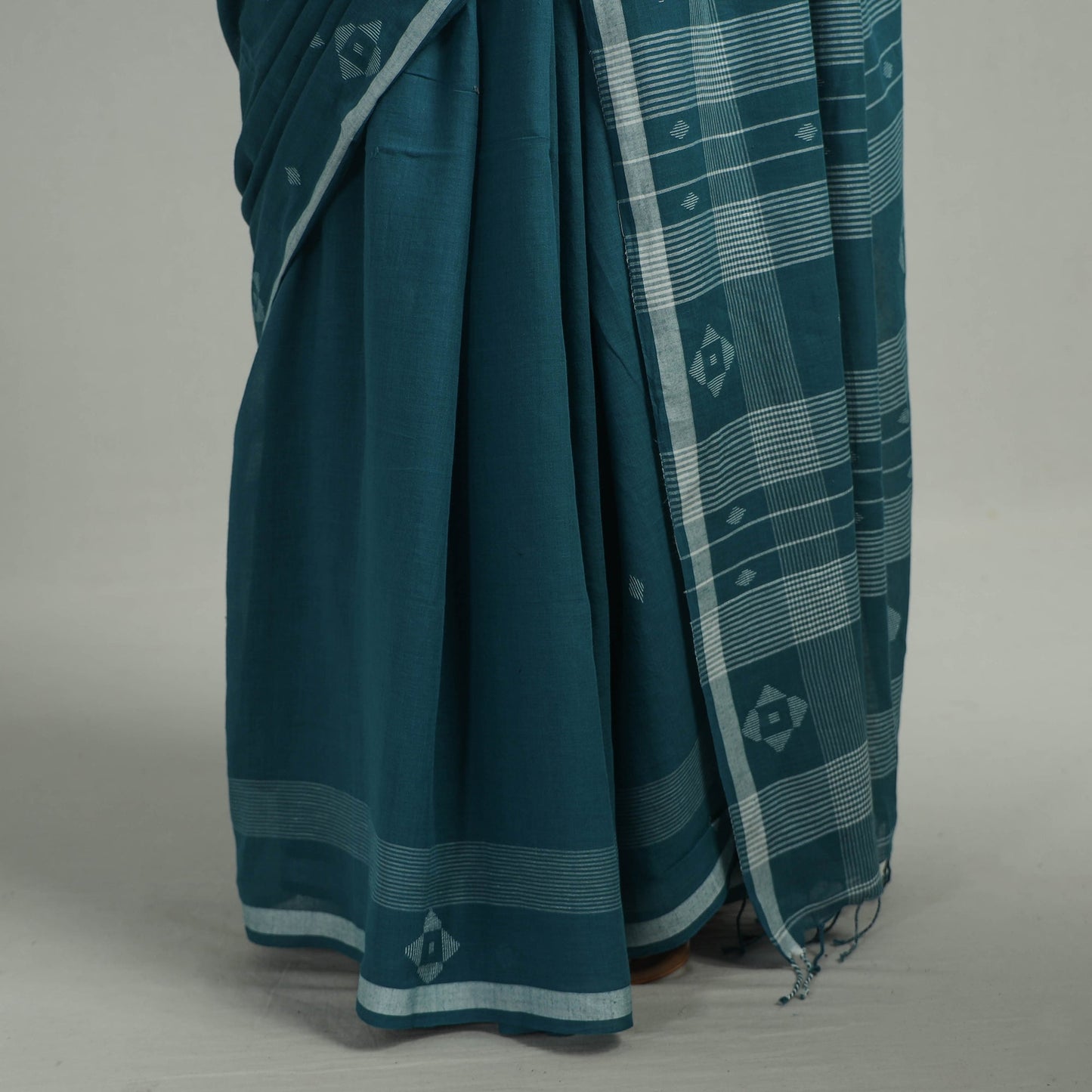Green - handloom cotton phulia jamdani saree with tassels