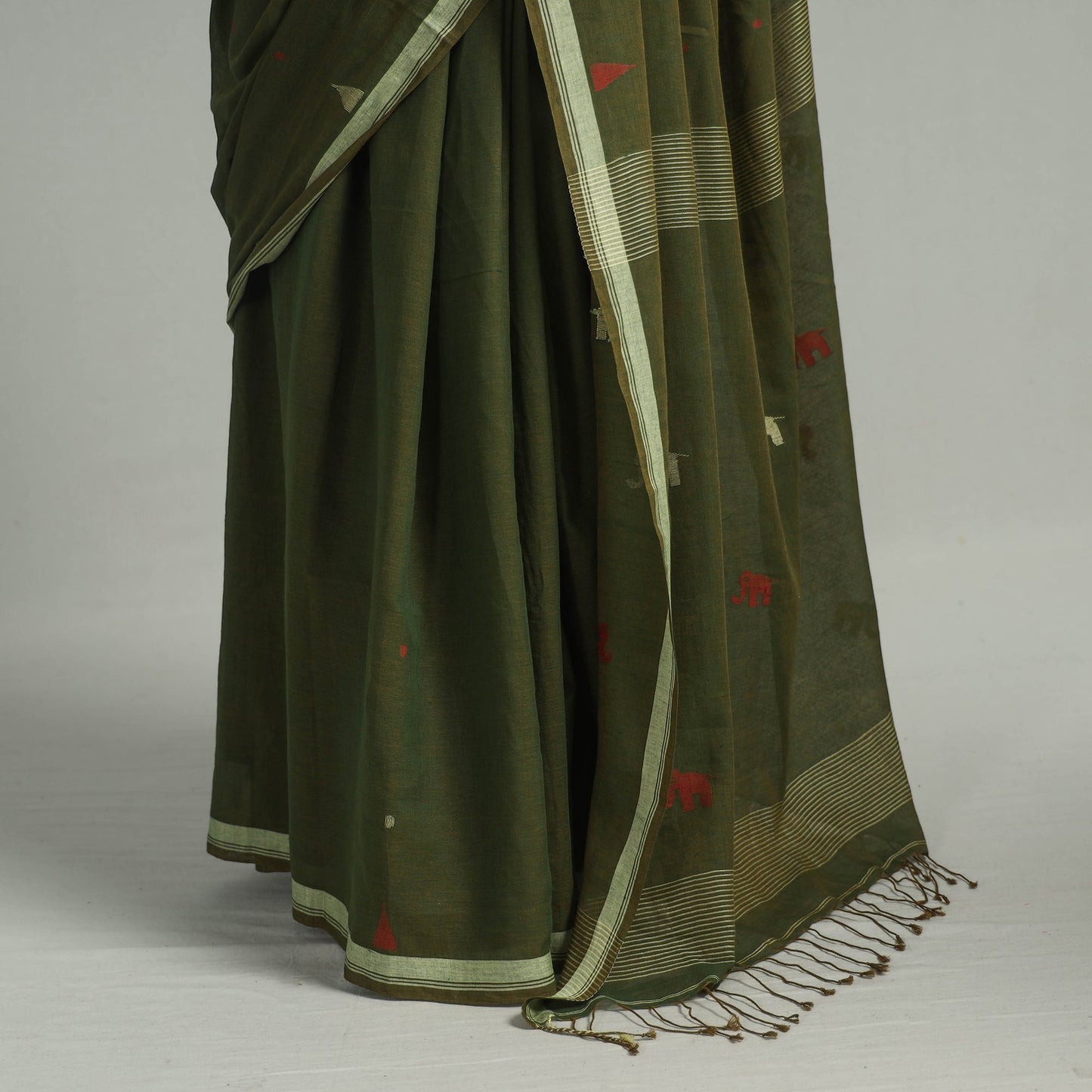  Handloom Cotton Phulia Jamdani Saree with Tassels 