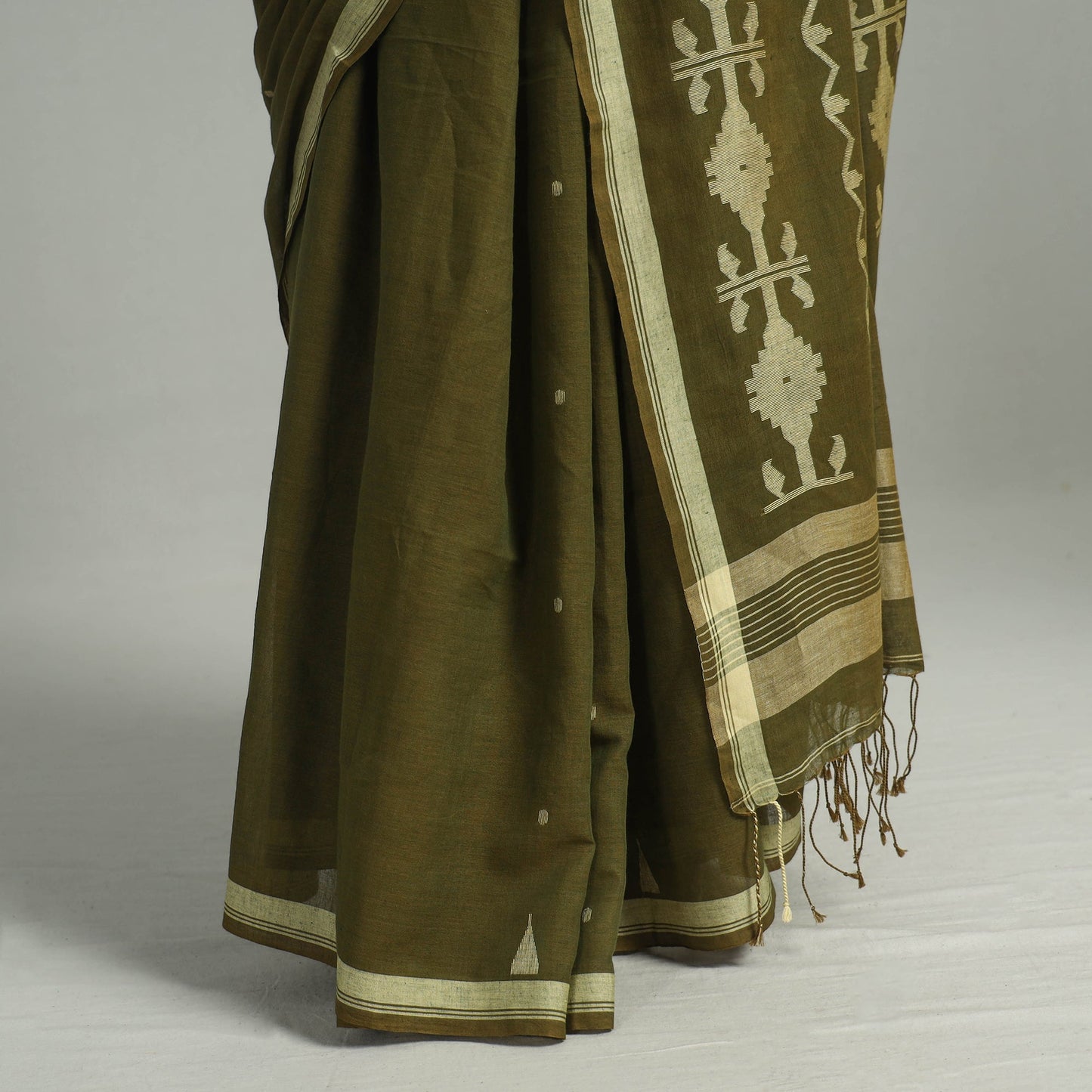 Green - handloom cotton phulia jamdani saree with tassels