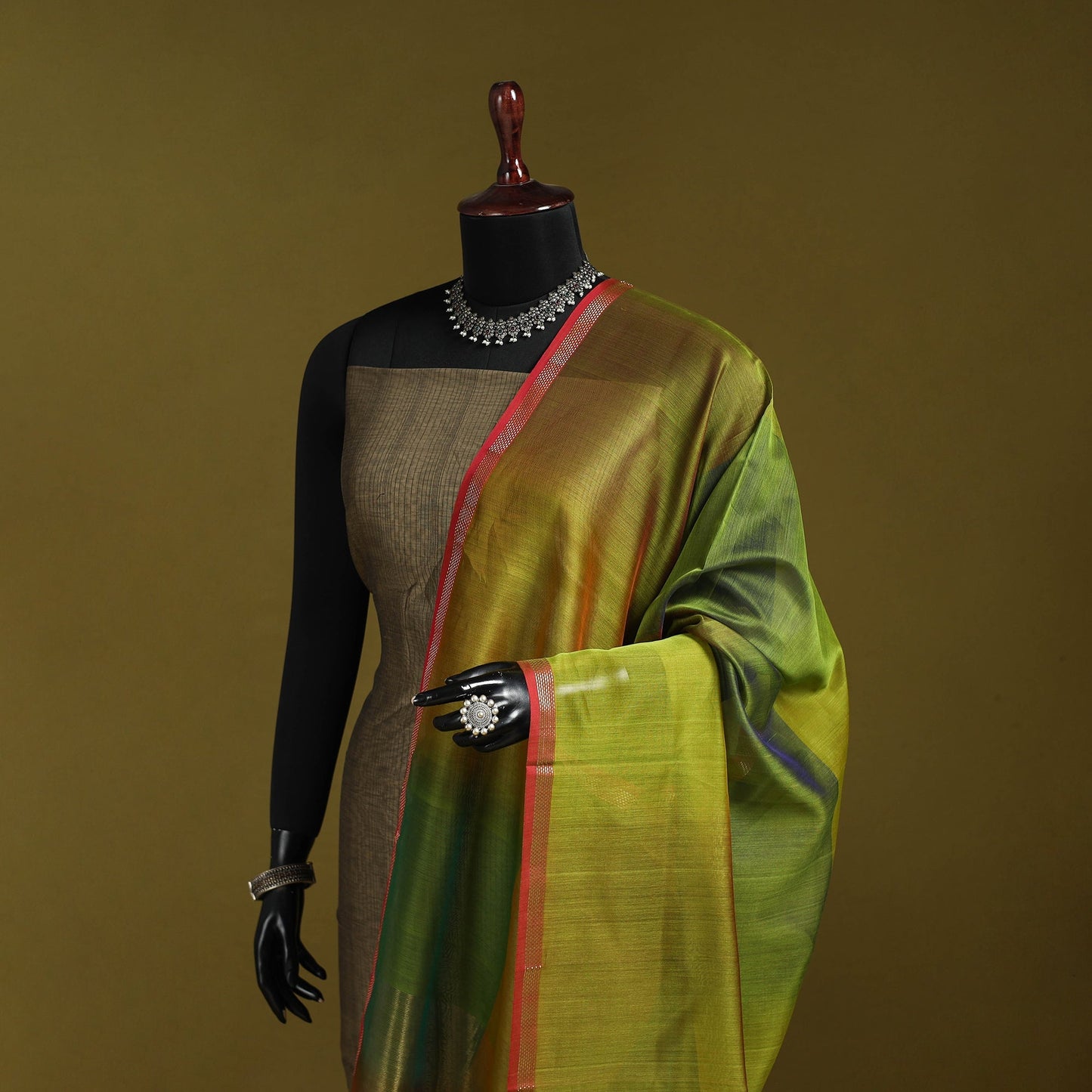 Handloom silk cotton maheshwari dupatta with zari border 15