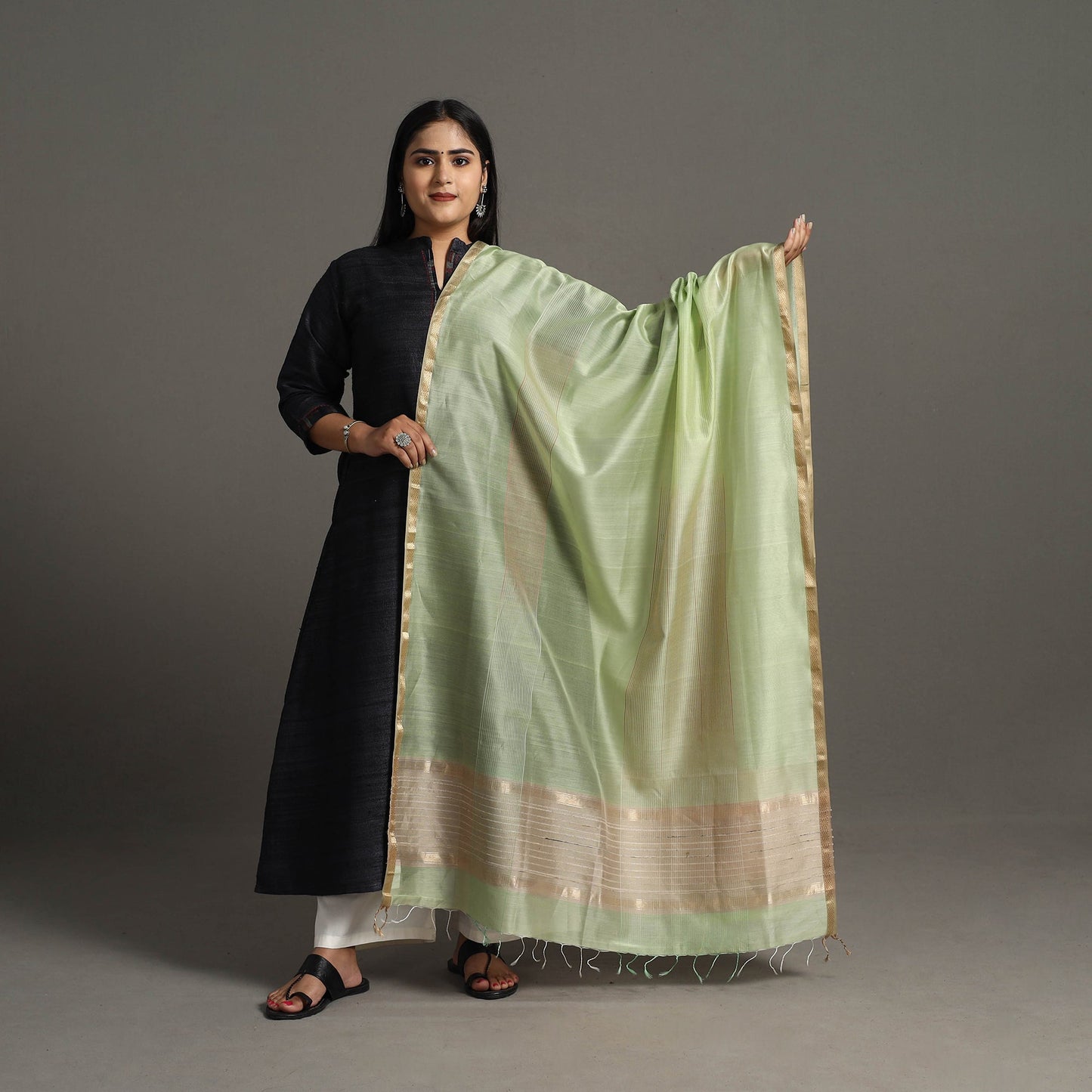 Green - handloom silk cotton zari work maheshwari dupatta