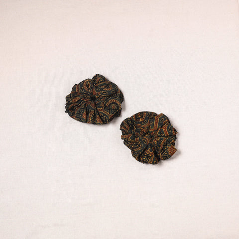 Green - handmade cotton rubber bands/scrunchies (set of 2)