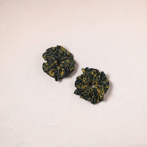 Green - handmade cotton rubber bands/scrunchies (set of 2)