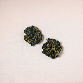 Green - handmade cotton rubber bands/scrunchies (set of 2)