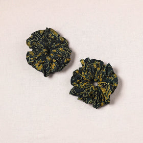 Green - handmade cotton rubber bands/scrunchies (set of 2)