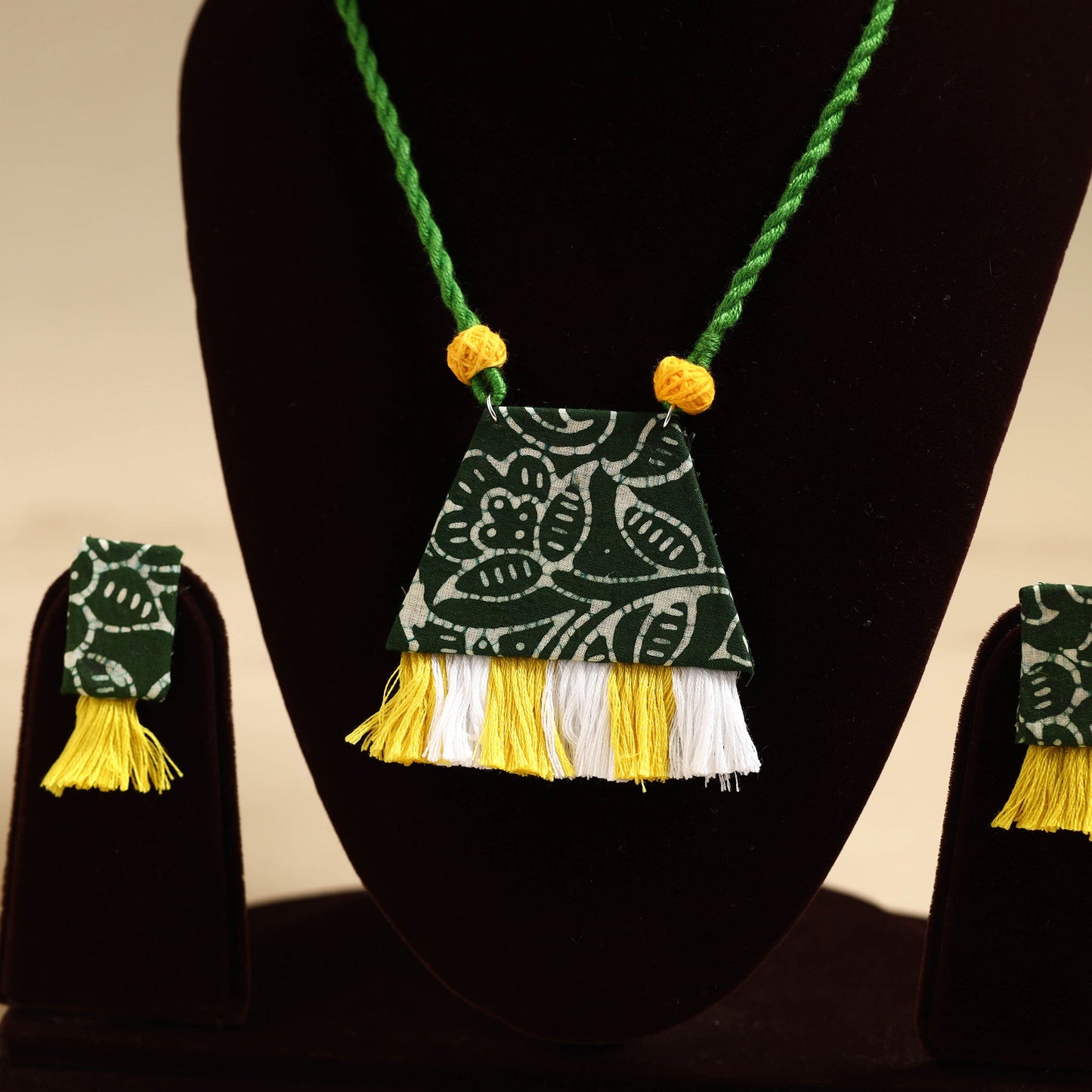 Green - handmade fabart necklace set 06 - handcrafted