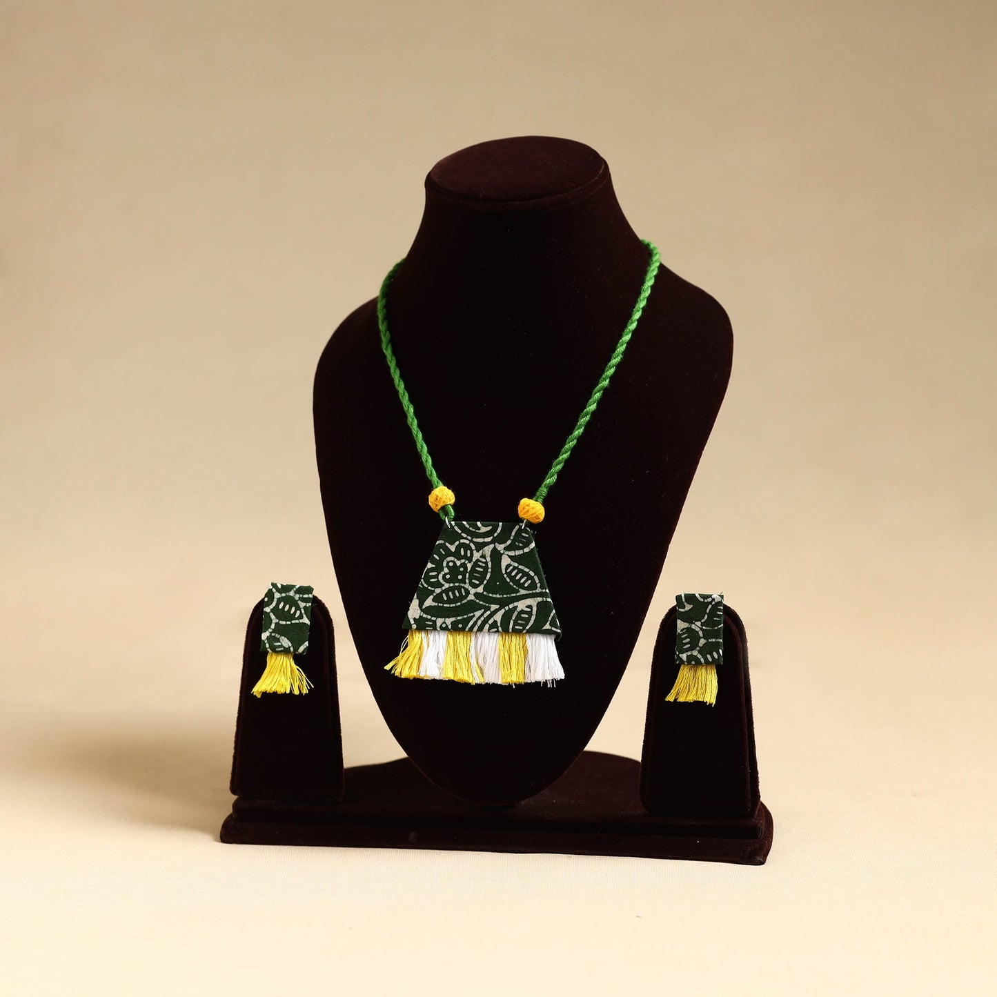 Green - handmade fabart necklace set 06 - handcrafted
