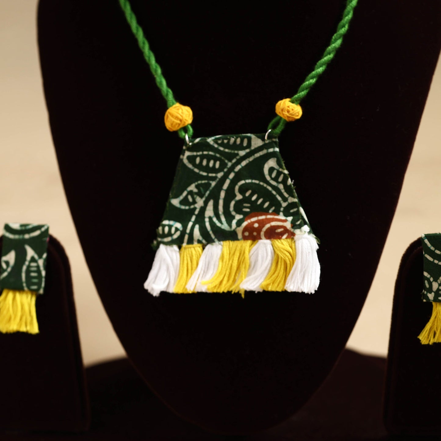 Buy Handmade Fabart Necklace Set