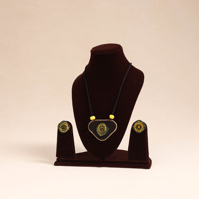 Green - handmade fabart necklace set 20 - handcrafted