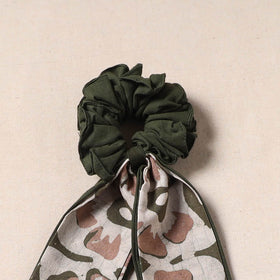 Handmade rubber band/scarf scrunchie 70 - handcrafted