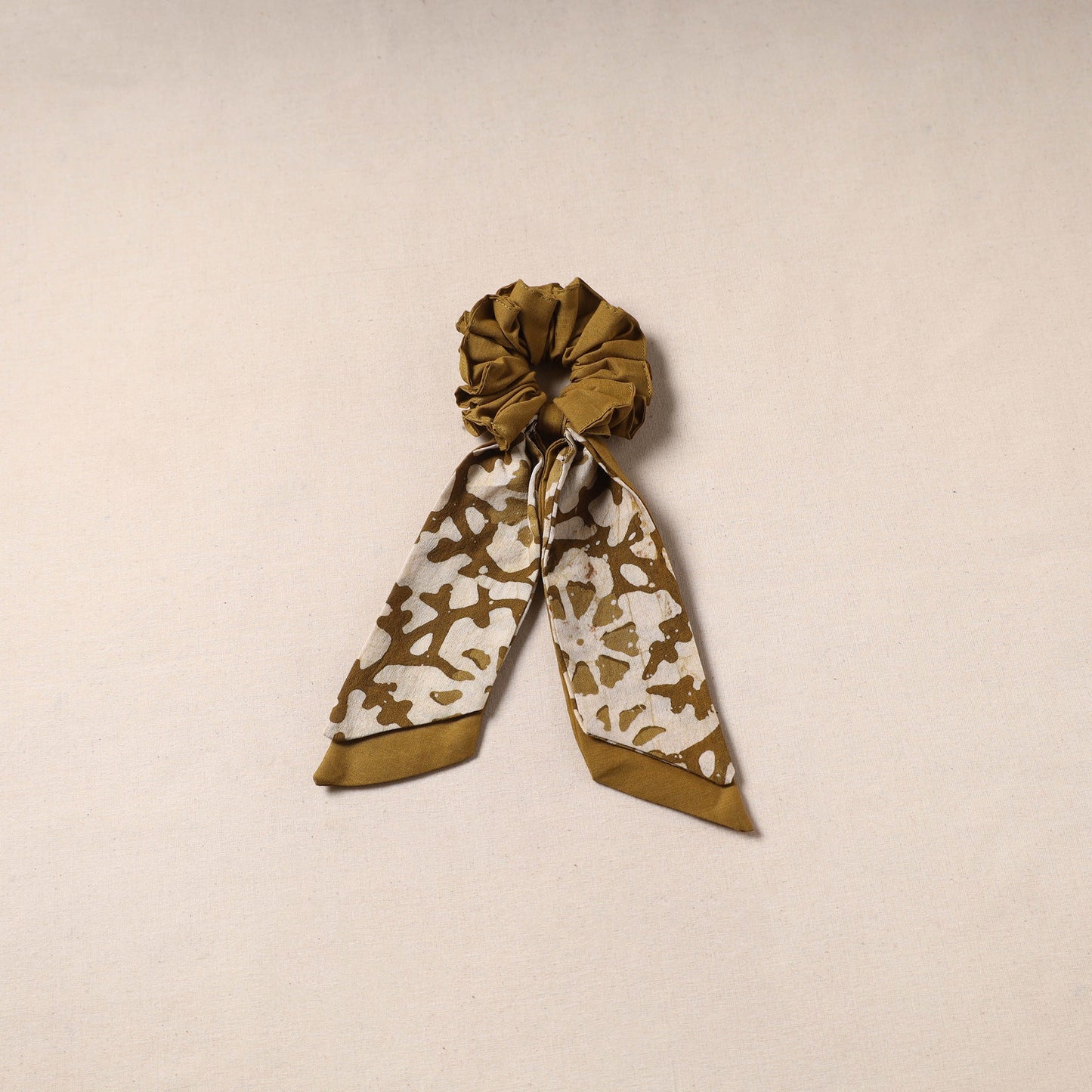 Handmade rubber band/scarf scrunchie 90 - handcrafted